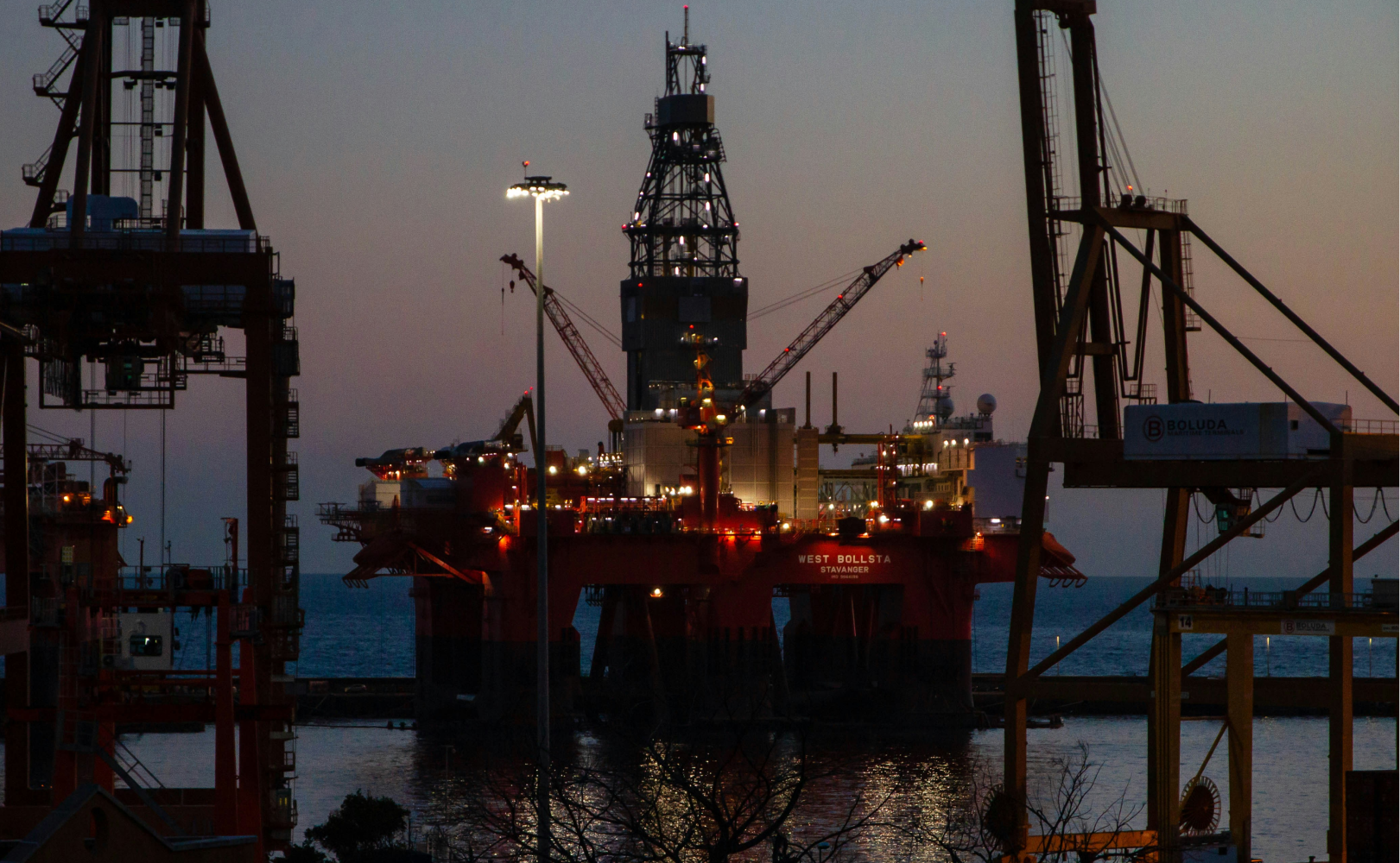 Menjaga Keselamatan dan Kinerja: Penerapan HSE di Industri Migas